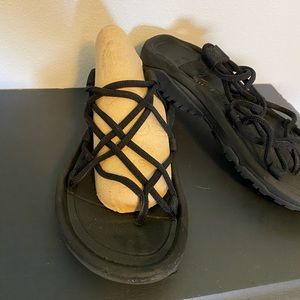 Women’s Teva strappy sandals size 7